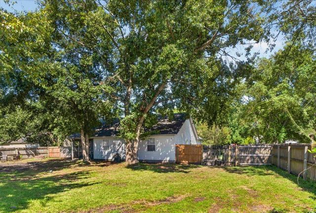 105 Blackwalnut Drive, Summerville, SC 29486