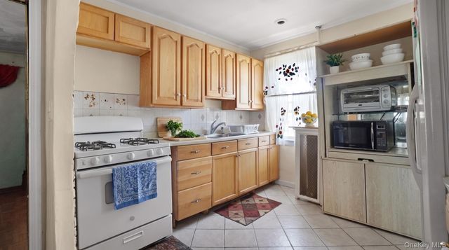 190-27 109th Road, Saint Albans, NY 11412