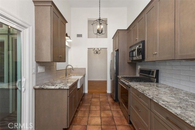 19431 Sunray Lane 205, Huntington Beach, CA 92648