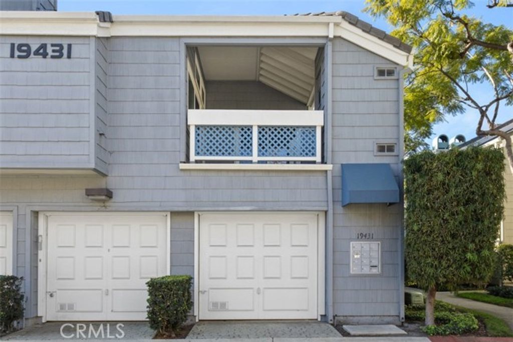 19431 Sunray Lane 205, Huntington Beach, CA 92648