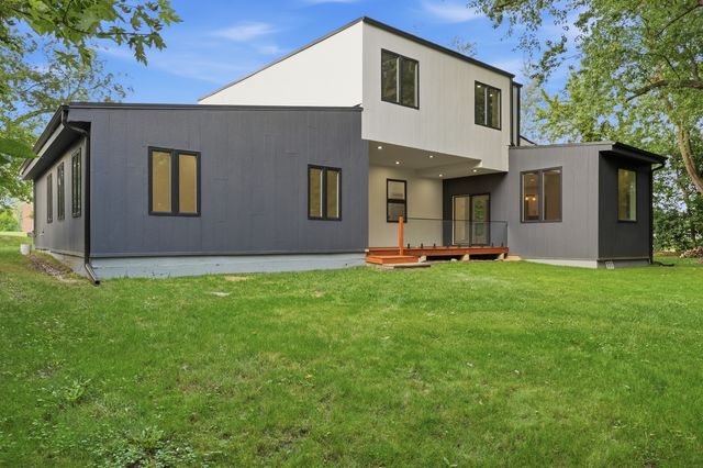 671 W Lake Cook Road, Palatine, IL 60074