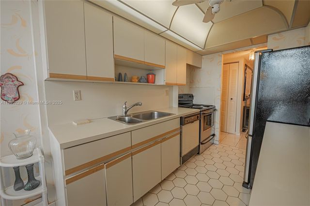 301 174th St 2317, Sunny Isles Beach, FL 33160