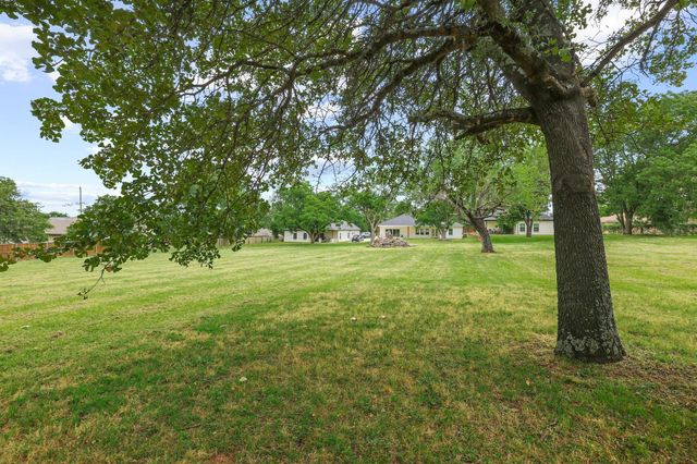 1834 S Park Avenue, Denison, TX 75020