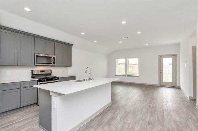 606 Thunder Cloud Drive, Baytown, TX 77523