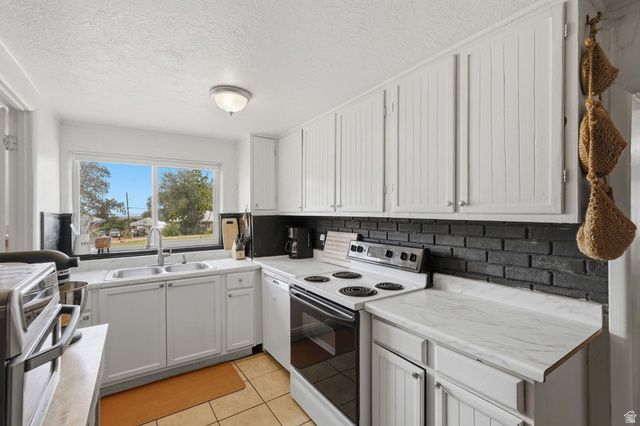 5470 S 2300 W, Roy, UT 84067