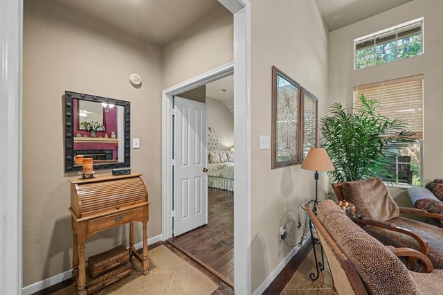 85 E Lakeridge Drive, The Woodlands, TX 77381