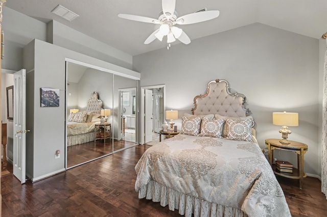 85 E Lakeridge Drive, The Woodlands, TX 77381