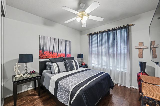 85 E Lakeridge Drive, The Woodlands, TX 77381