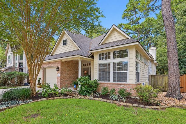 85 E Lakeridge Drive, The Woodlands, TX 77381