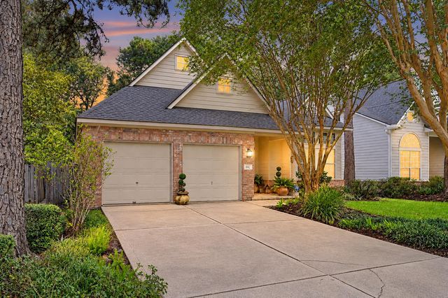 85 E Lakeridge Drive, The Woodlands, TX 77381