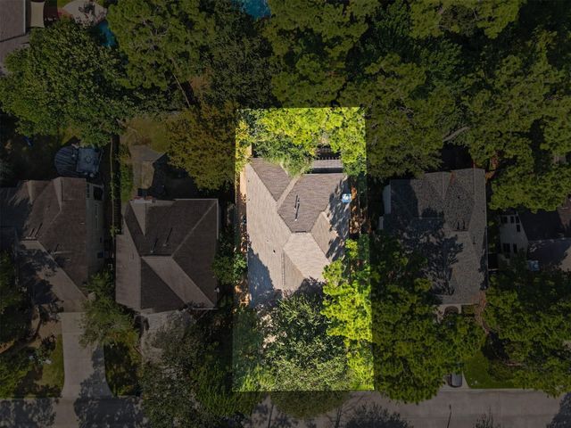 85 E Lakeridge Drive, The Woodlands, TX 77381