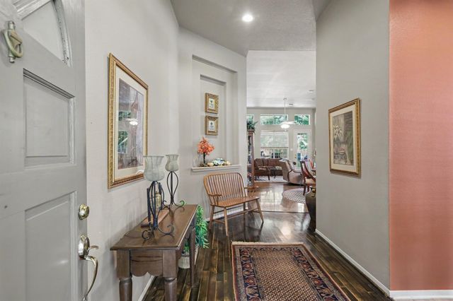 85 E Lakeridge Drive, The Woodlands, TX 77381