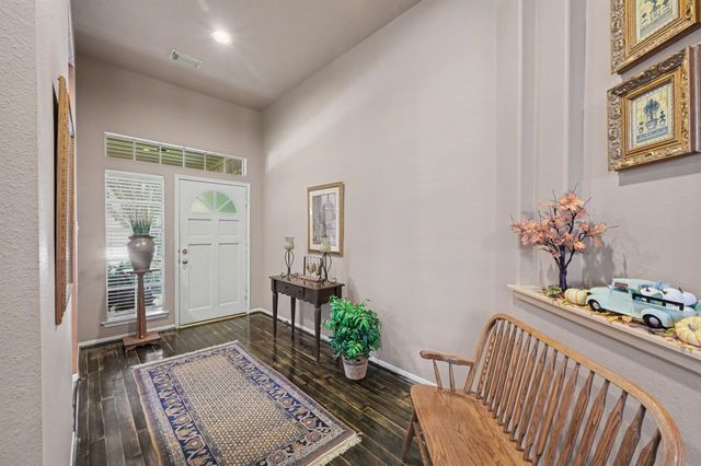 85 E Lakeridge Drive, The Woodlands, TX 77381
