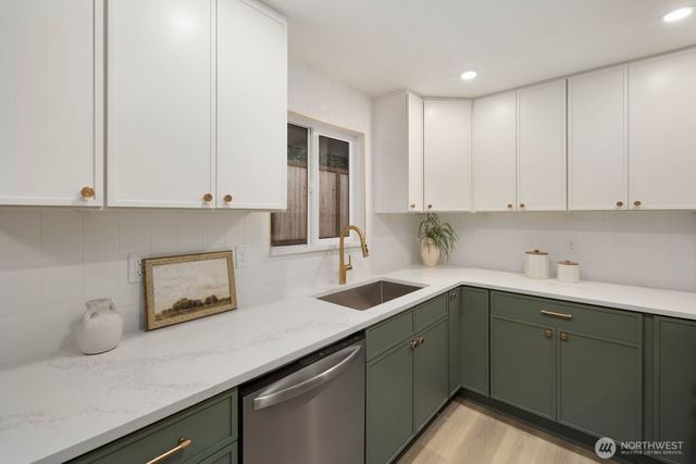 5810 57th Avenue NE, Seattle, WA 98105
