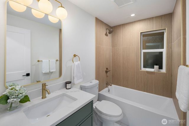 5810 57th Avenue NE, Seattle, WA 98105