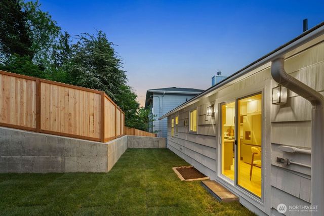 5810 57th Avenue NE, Seattle, WA 98105