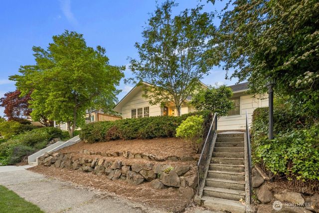 5810 57th Avenue NE, Seattle, WA 98105