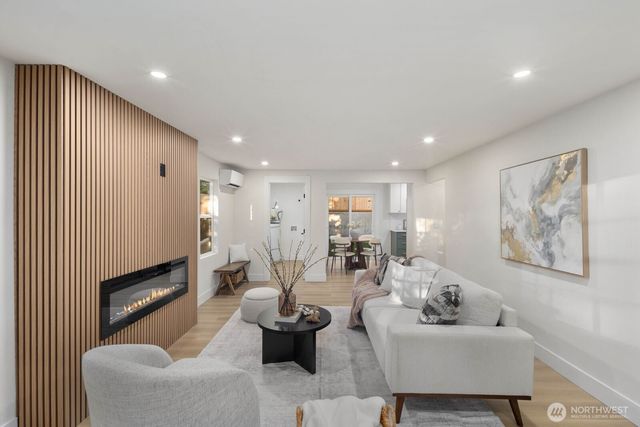 5810 57th Avenue NE, Seattle, WA 98105