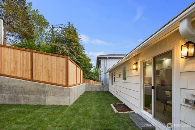 5810 57th Avenue NE, Seattle, WA 98105