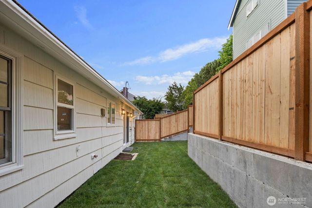 5810 57th Avenue NE, Seattle, WA 98105