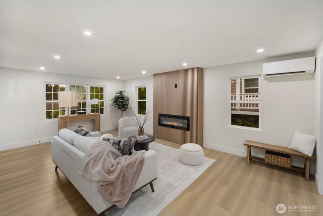 5810 57th Avenue NE, Seattle, WA 98105