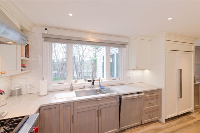 62 Ledgewood Rd, Framingham, MA 01701