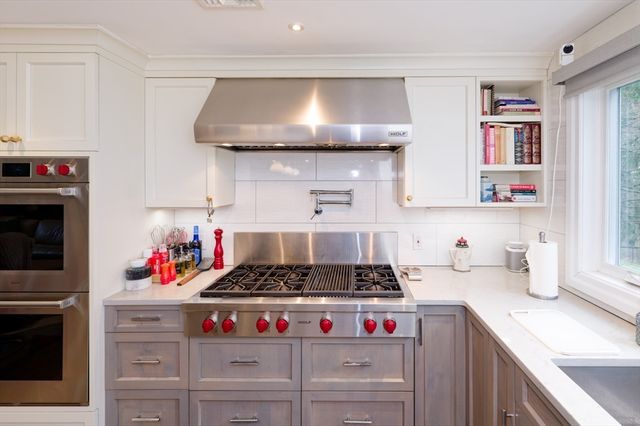 62 Ledgewood Rd, Framingham, MA 01701