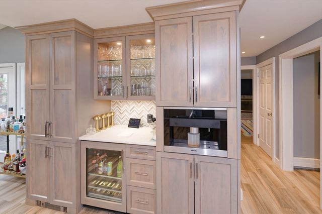 62 Ledgewood Rd, Framingham, MA 01701