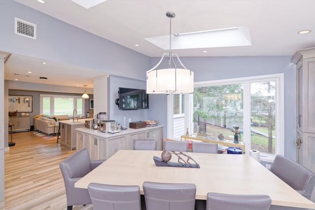 62 Ledgewood Rd, Framingham, MA 01701