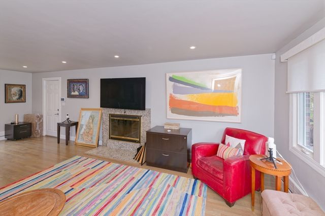 62 Ledgewood Rd, Framingham, MA 01701