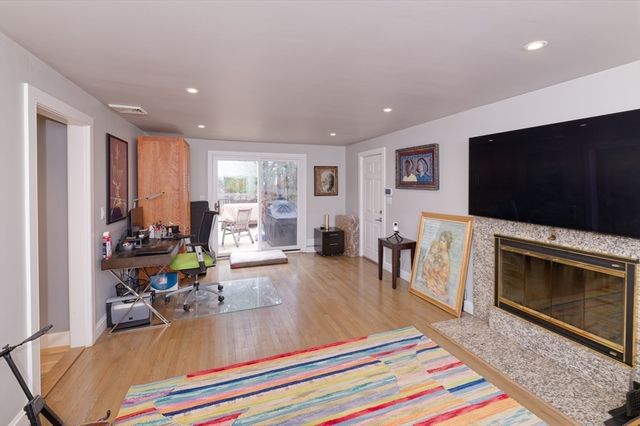 62 Ledgewood Rd, Framingham, MA 01701