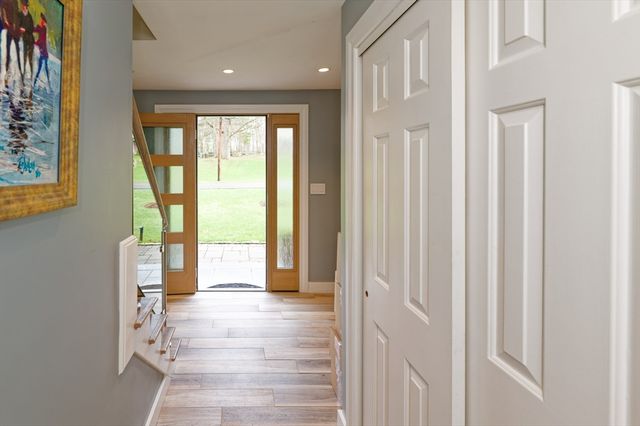 62 Ledgewood Rd, Framingham, MA 01701