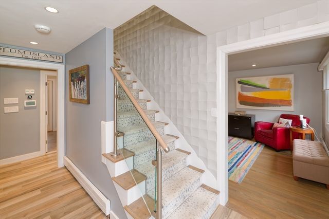 62 Ledgewood Rd, Framingham, MA 01701