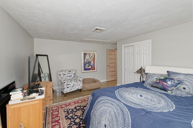 62 Ledgewood Rd, Framingham, MA 01701