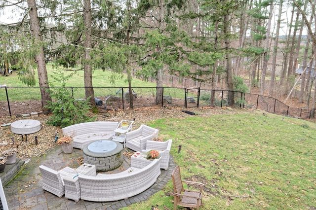 62 Ledgewood Rd, Framingham, MA 01701