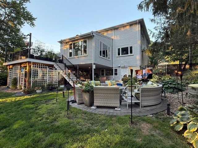 62 Ledgewood Rd, Framingham, MA 01701