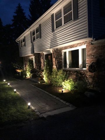 62 Ledgewood Rd, Framingham, MA 01701