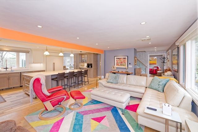 62 Ledgewood Rd, Framingham, MA 01701