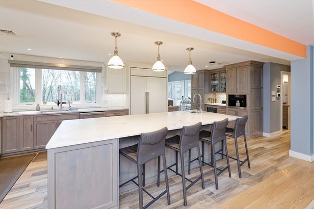 62 Ledgewood Rd, Framingham, MA 01701