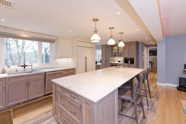 62 Ledgewood Rd, Framingham, MA 01701