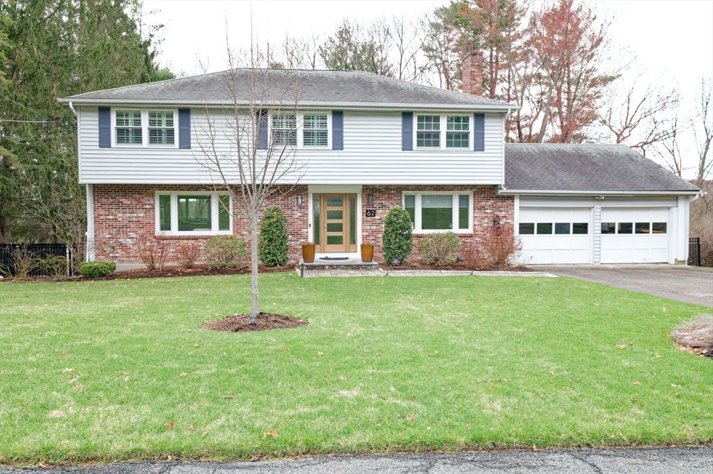 62 Ledgewood Rd, Framingham, MA 01701