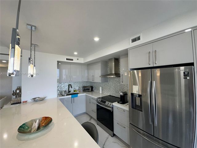 19500 Turnberry Way 14C, Aventura, FL 33180