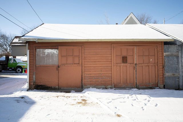 320 N 31st STREET, Milwaukee, WI 53208