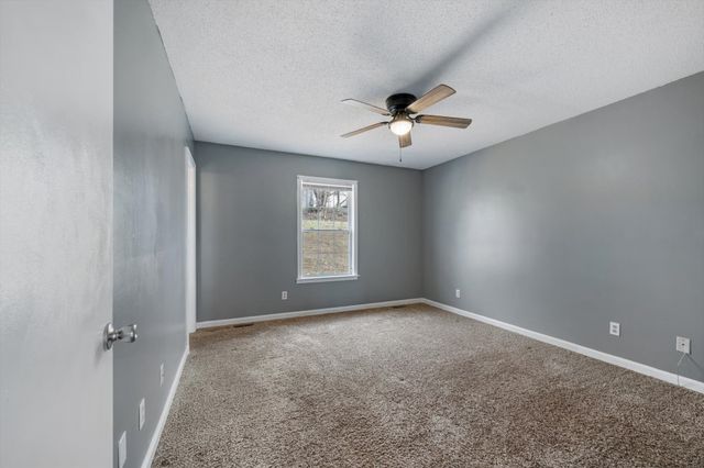 1007 Granny White Rd, Clarksville, TN 37040