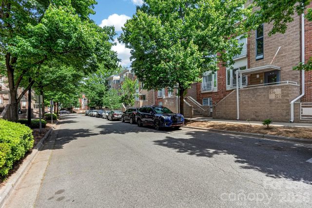 639 Raphael Place, Charlotte, NC 28205