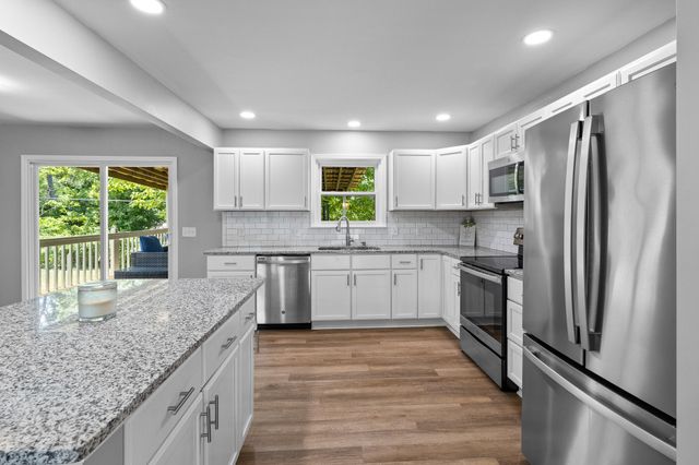 2 Janet Lane, Rossville, GA 30741