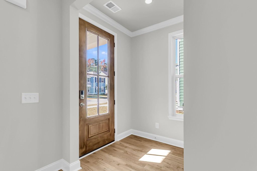 Image 11 of property listing at 124 Cantona Drive, Summerville, SC 29483