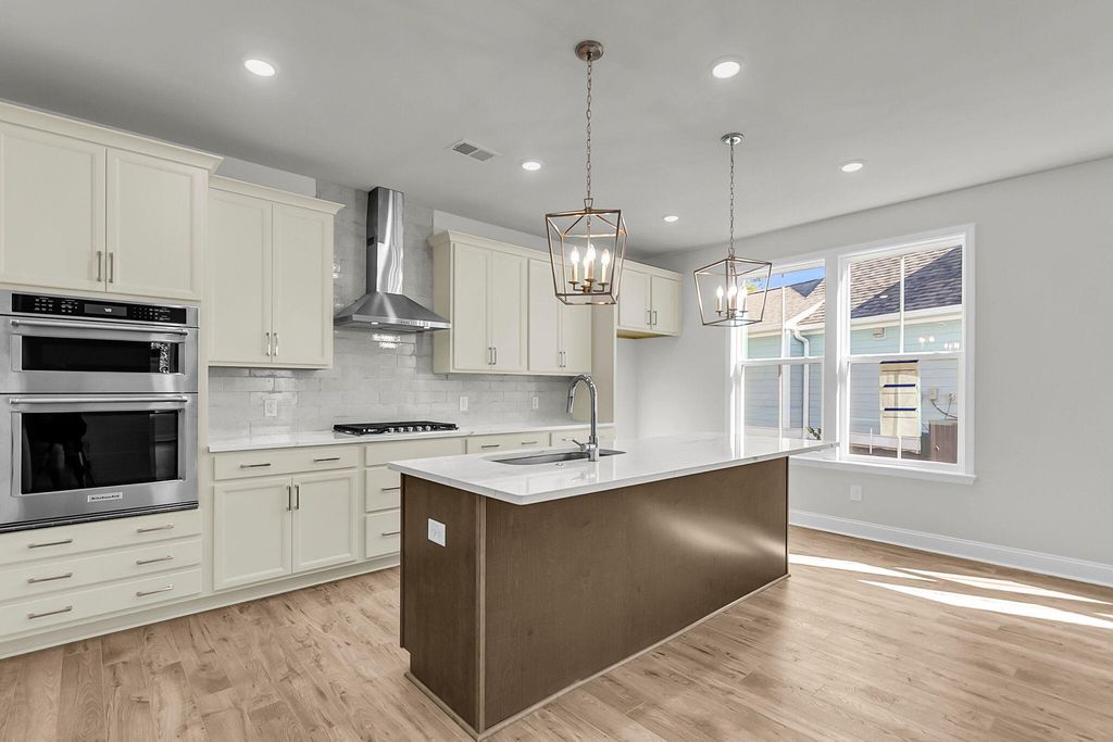 Image 20 of property listing at 124 Cantona Drive, Summerville, SC 29483