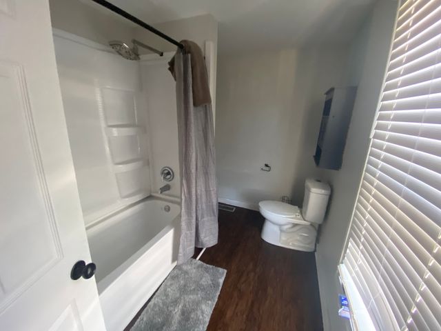 515 Walnut Avenue, Elgin, IL 60123