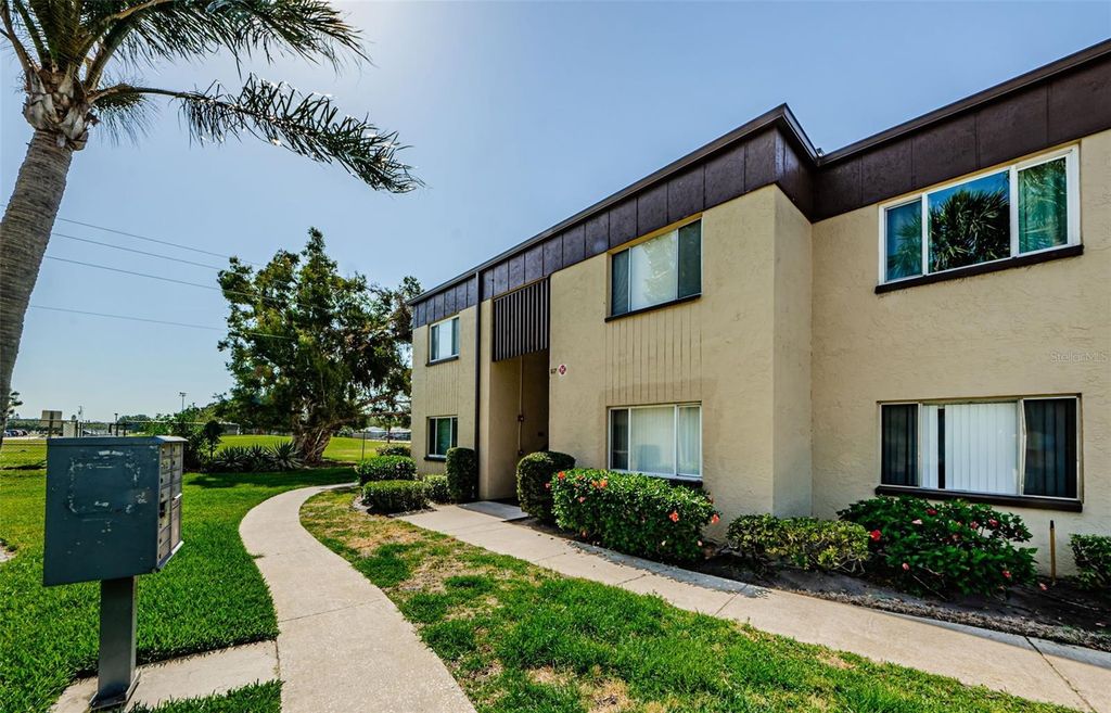 617 N KEENE ROAD Q10, Clearwater, FL 33755